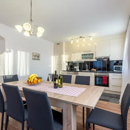 Palma - Two Bedroom With Balcony And Sea View Veliki Appartement Stanici